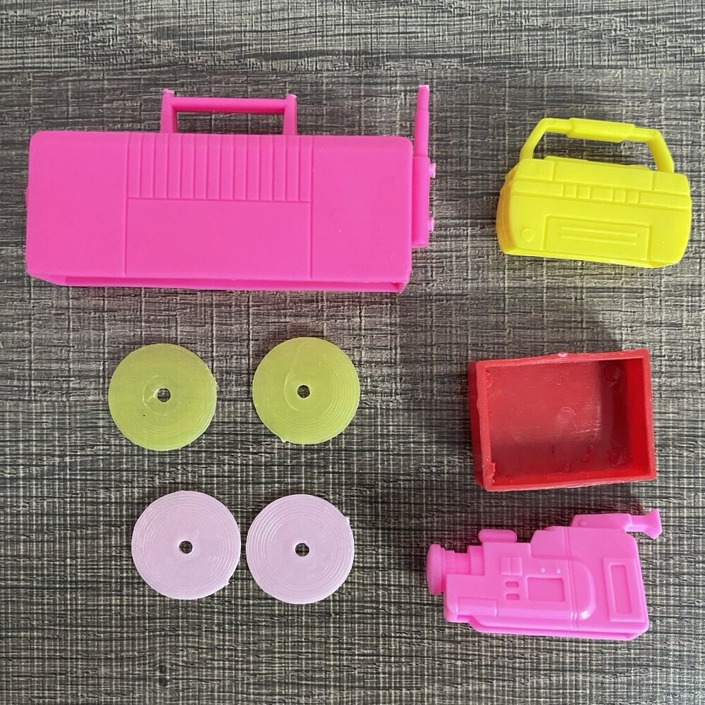 Vintage Barbie Teen Accessories Lot of80's 90s Boombox Record Player Skateboard - Picture 5 of 8